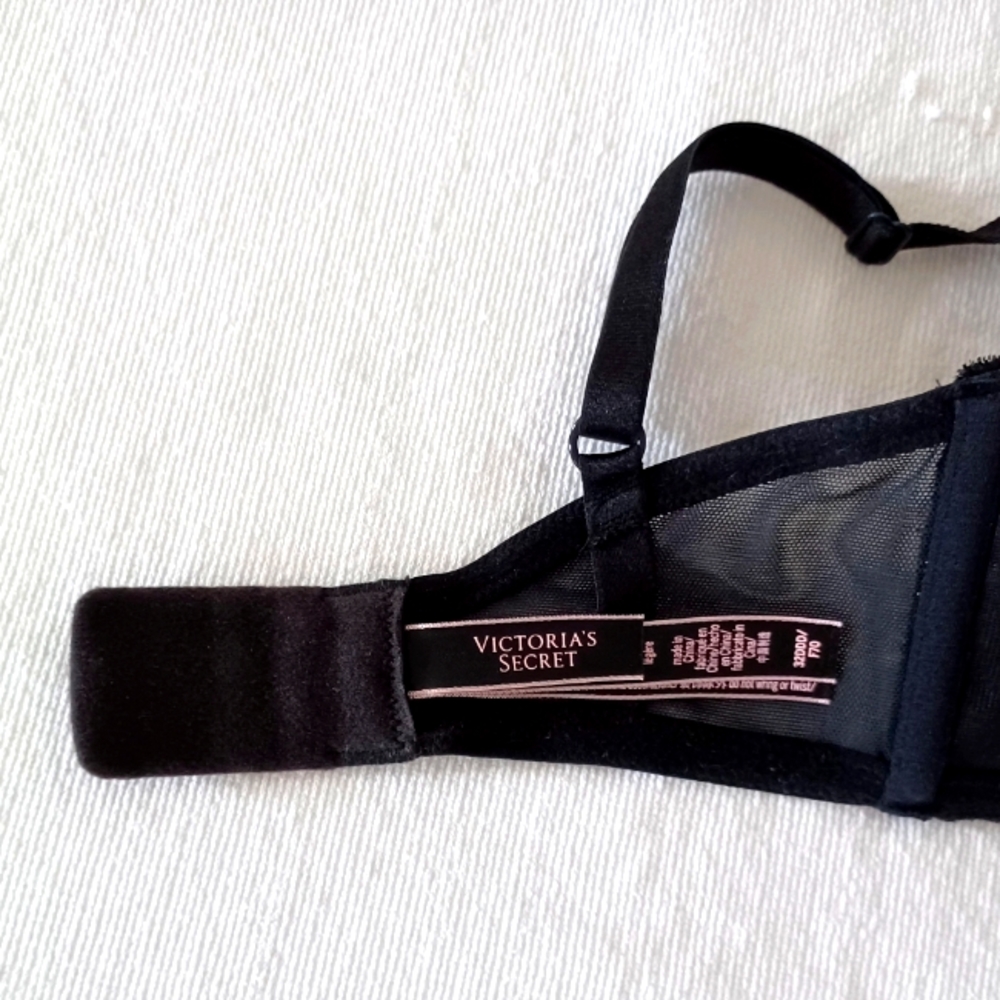 Victoria's Secret Very Sexy Lightly Lined Plunge Bra, size 32DDD - Picture 14 of 16